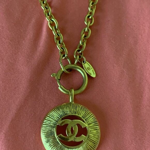 Chanel Vintage Necklace - Picture 2 of 4